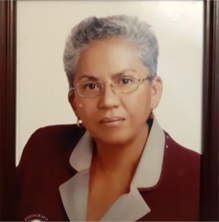 Desde Jonotla, Puebla, Teresa Arriaga Mora trazó caminos de transformación en la Sierra Nororiental.
                    Lideresa comunitaria, gestora pública y promotora del desarrollo rural, fue una de las primeras mujeres en presidir el Ayuntamiento de Ayotoxco de Guerrero, donde impulsó proyectos de salud, educación y participación ciudadana.
                    Como diputada local, representó al distrito XXI con firmeza y visión social.
                    Fundó espacios educativos, fortaleció el liderazgo de mujeres vainilleras y dejó huella en cada comunidad que tocó.